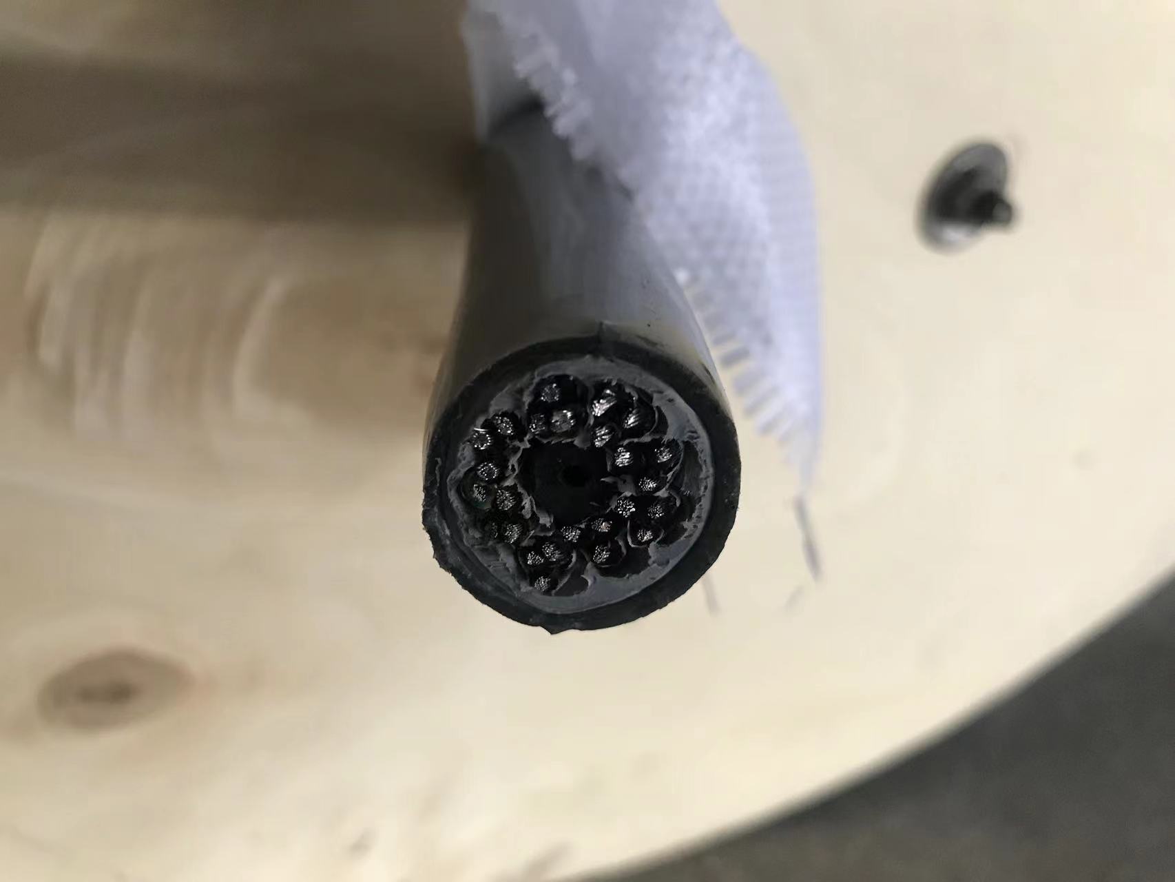 EKM71900  抗拉耐磨聚氨酯电缆